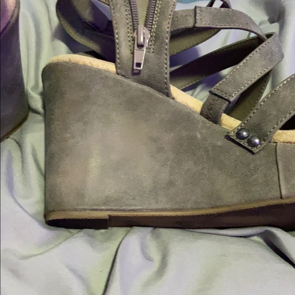 High Heels - Picture 3 of 4